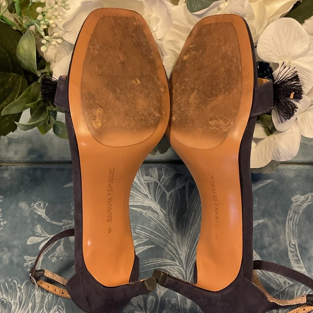 Banana Republic Navy Heels with tassel and Bead Details - Picture 7 of 8